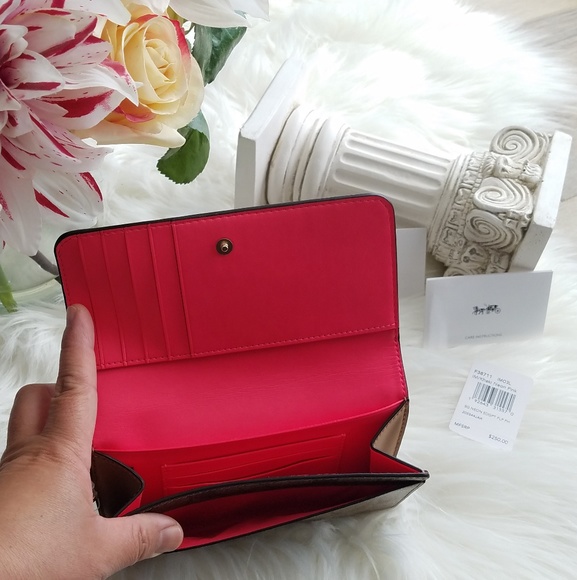 Coach Signature Wallet - Picture 8 of 8